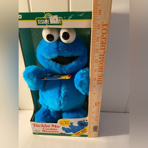 90s Tickle Me TALKING Cookie Monster
Tyco Sesame Street 1997 plush AS IS case - Picture 2 of 15